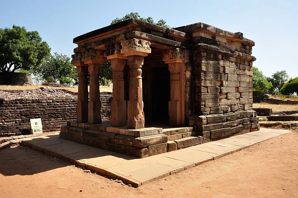 Temple 17, Sanchi: Among the earliest surviving structural temples: flat roof, square sanctum, four pillared porch.
