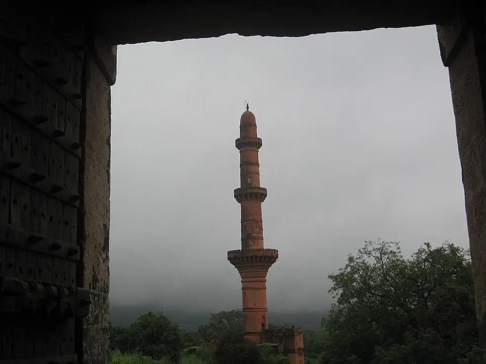 The Chand Minar: The tower of 1445 at Daulatabad, about 63 m high, inspired by the Qutb Minar.