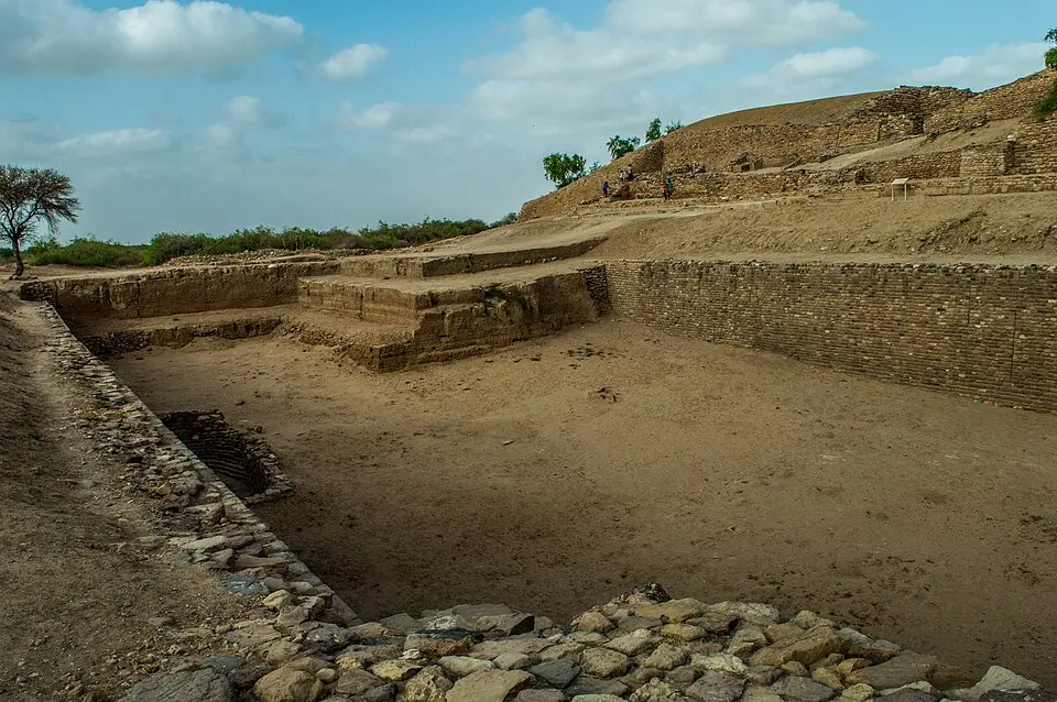 A reservoir at Dholavira: Dholavira, in Kutch, had a citadel, a middle town and a lower town, elaborate fortification and water reservoirs.