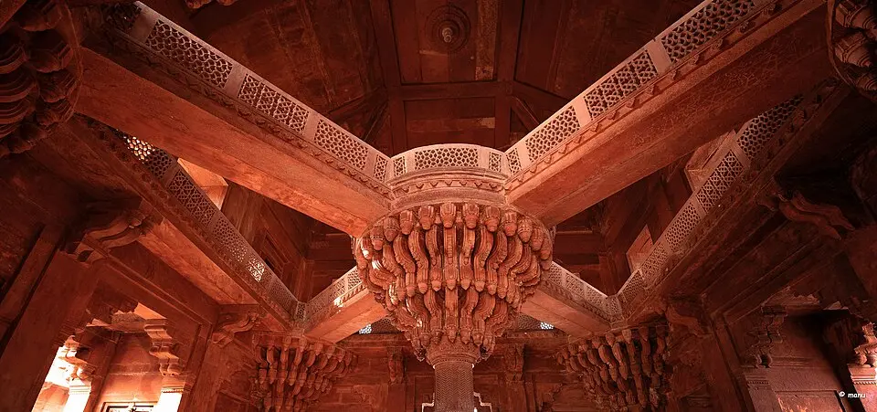 The Diwan i Khas, Fatehpur Sikri: The central pillar of the Diwan i Khas with its radiating brackets and walkways, in Akbar's trabeate red sandstone.
