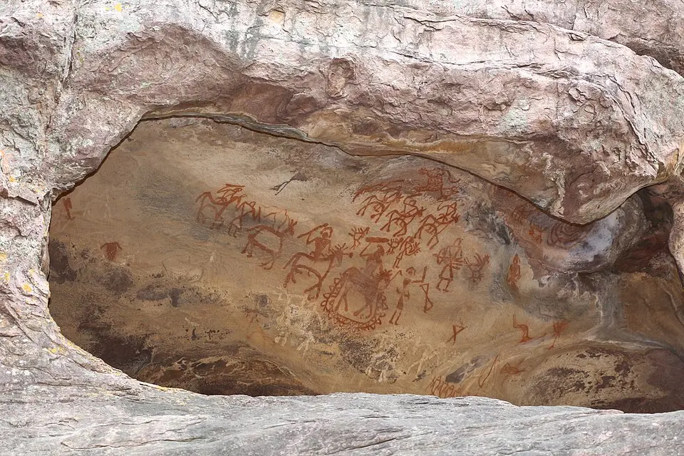 A rock shelter at Bhimbetka: Bhimbetka is among the important Indian sites of the Upper Palaeolithic, when blade tools became important.