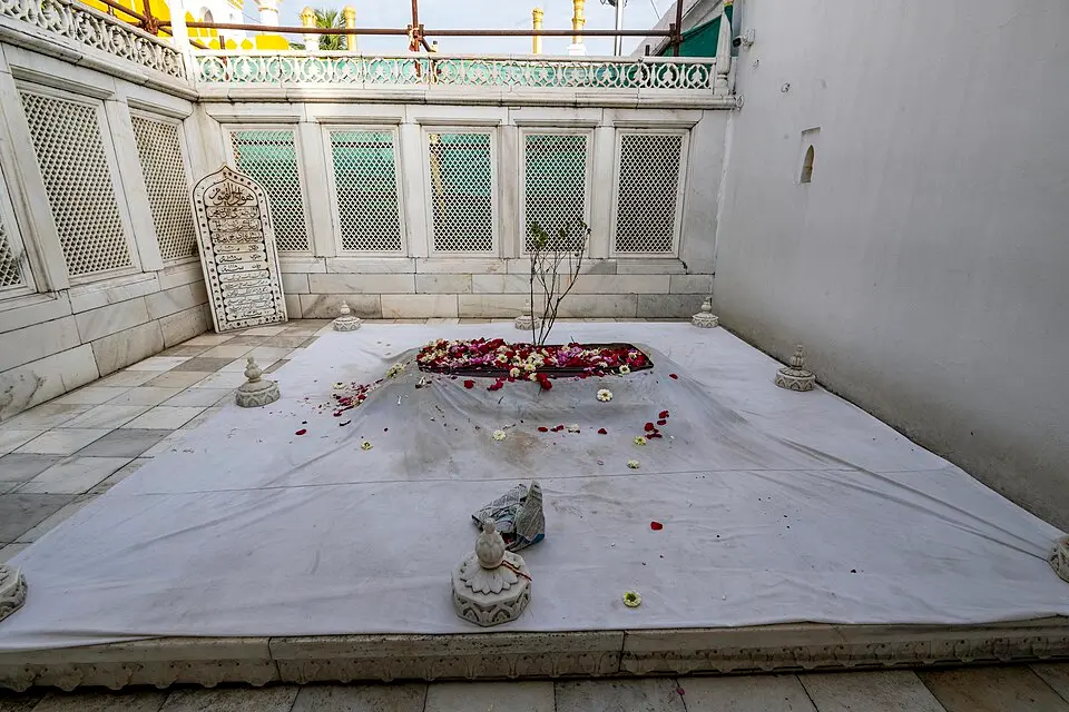 Aurangzeb's grave, Khuldabad: The open, unroofed grave at Khuldabad, paid for from money Aurangzeb earned copying the Quran and stitching caps.