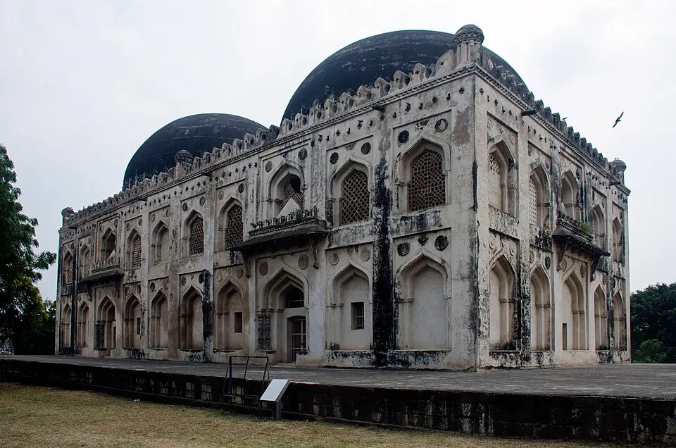 Firuz Shah's tomb: The double tomb of Firuz Shah Bahmani in the Haft Gumbaz at Gulbarga.