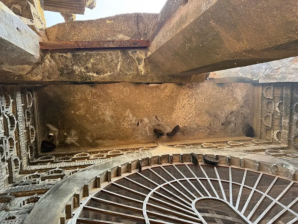 The chaitya at Karla: Buddhist cave monasteries were built at or near the Ghat passes, at Bhaja, Karla, Bedse, Nashik and Kanheri.