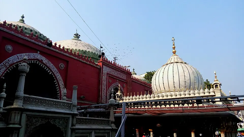 Nizamuddin's dargah: The dargah of Nizamuddin Auliya at Delhi, one of the main sites of shared Hindu and Muslim practice.