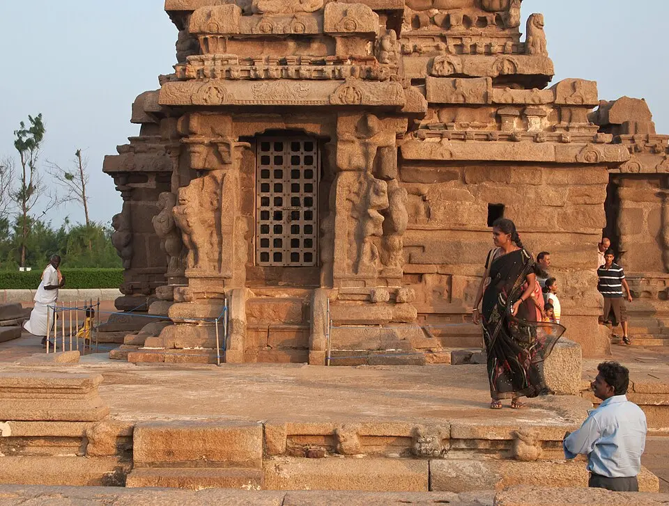 The Shore Temple, Mahabalipuram: Built under Rajasimha, the earliest surviving structural stone temple in Tamil Nadu.