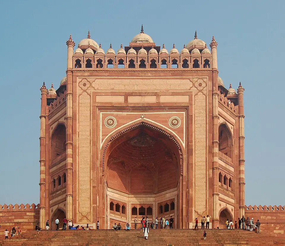 The Buland Darwaza: The gateway of about 1601 at Fatehpur Sikri, commemorating the Gujarat and Deccan victories, about 54 m from the outside ground.