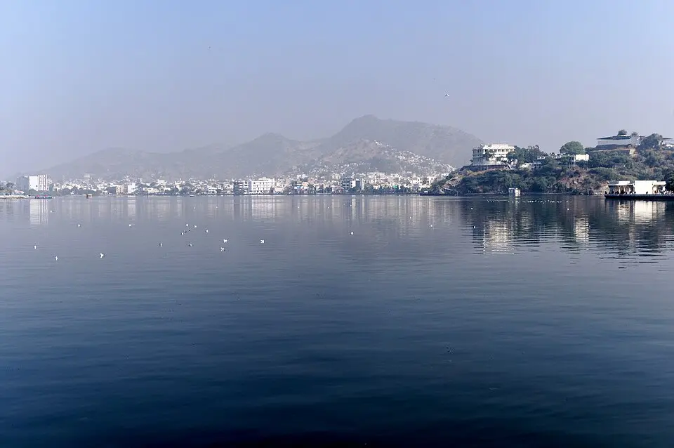 Ana Sagar, Ajmer: The lake at Ajmer that the Prithviraja Vijaya ties to Arnoraja's victory over a Turkish force.