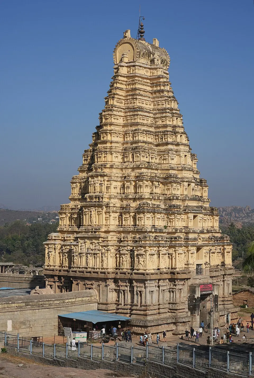The Virupaksha gopuram: The nine tier east raya gopuram, about 50 m, of the only Hampi temple still in worship.