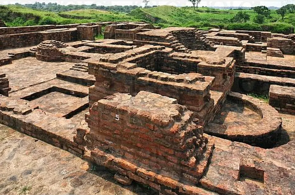 Kaushambi, the Ghoshitaram monastery: Kaushambi, capital of Vatsa, was known for fine cotton textiles and active in trade.