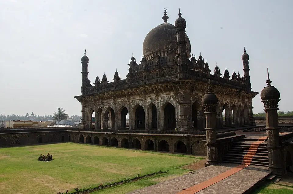 Ibrahim Rauza, Bijapur: The tomb of Ibrahim Adil Shah II, celebrated for its carving and sometimes called the Taj of the Deccan.