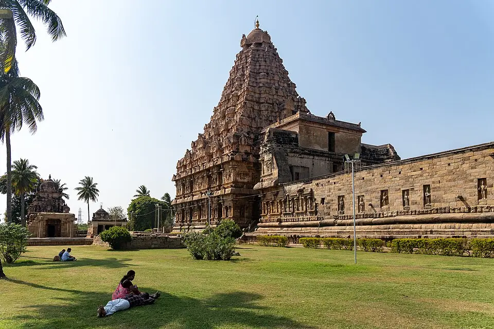 The temple at Gangaikondacholapuram: Rajendra I's temple, modelled on the Brihadeeswara but with a curved vimana profile.