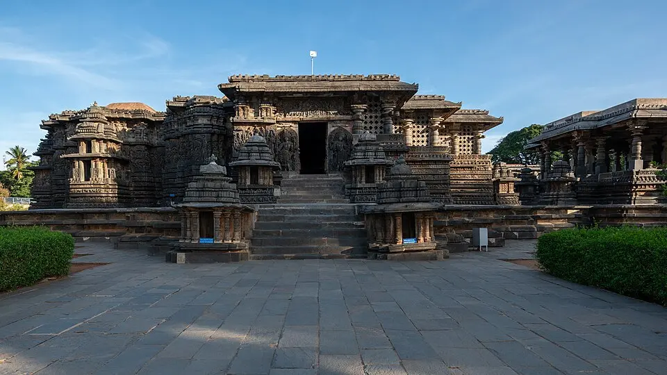 The Hoysaleshvara, Halebidu: At Dvarasamudra, the Hoysala capital: soapstone sculpture covering every surface.
