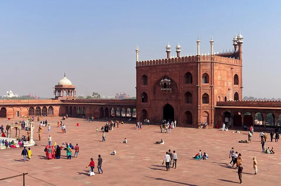 The Jama Masjid, Delhi: Shah Jahan's mosque of 1650 to 1656, the largest mosque in India.