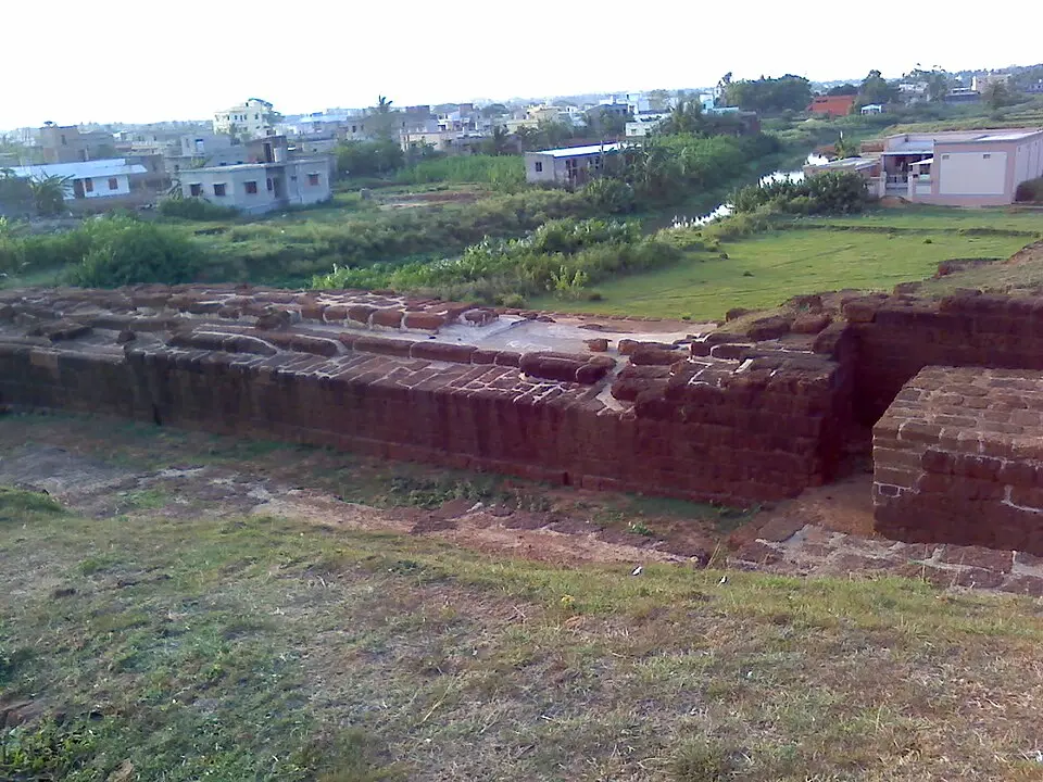 The ramparts of Sisupalgarh: Sisupalgarh, an excavated urban site near Bhubaneswar, is possibly Kalinganagara, the capital of Kalinga.